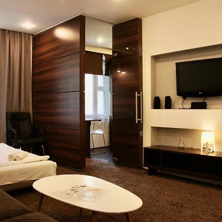 Central Apartment Nemiga Minsk Ngoại thất bức ảnh